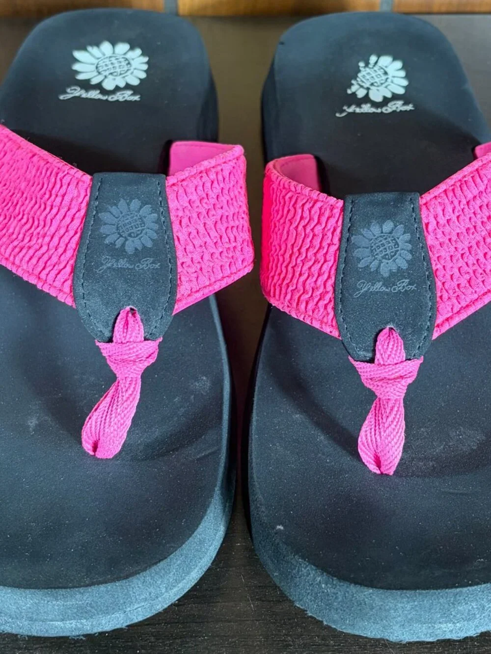 Yellow Box Frizzle Flip Flops Neon Pink Fabric Upper Womens Sz 9.5 - EUC - Picture 4 of 6
